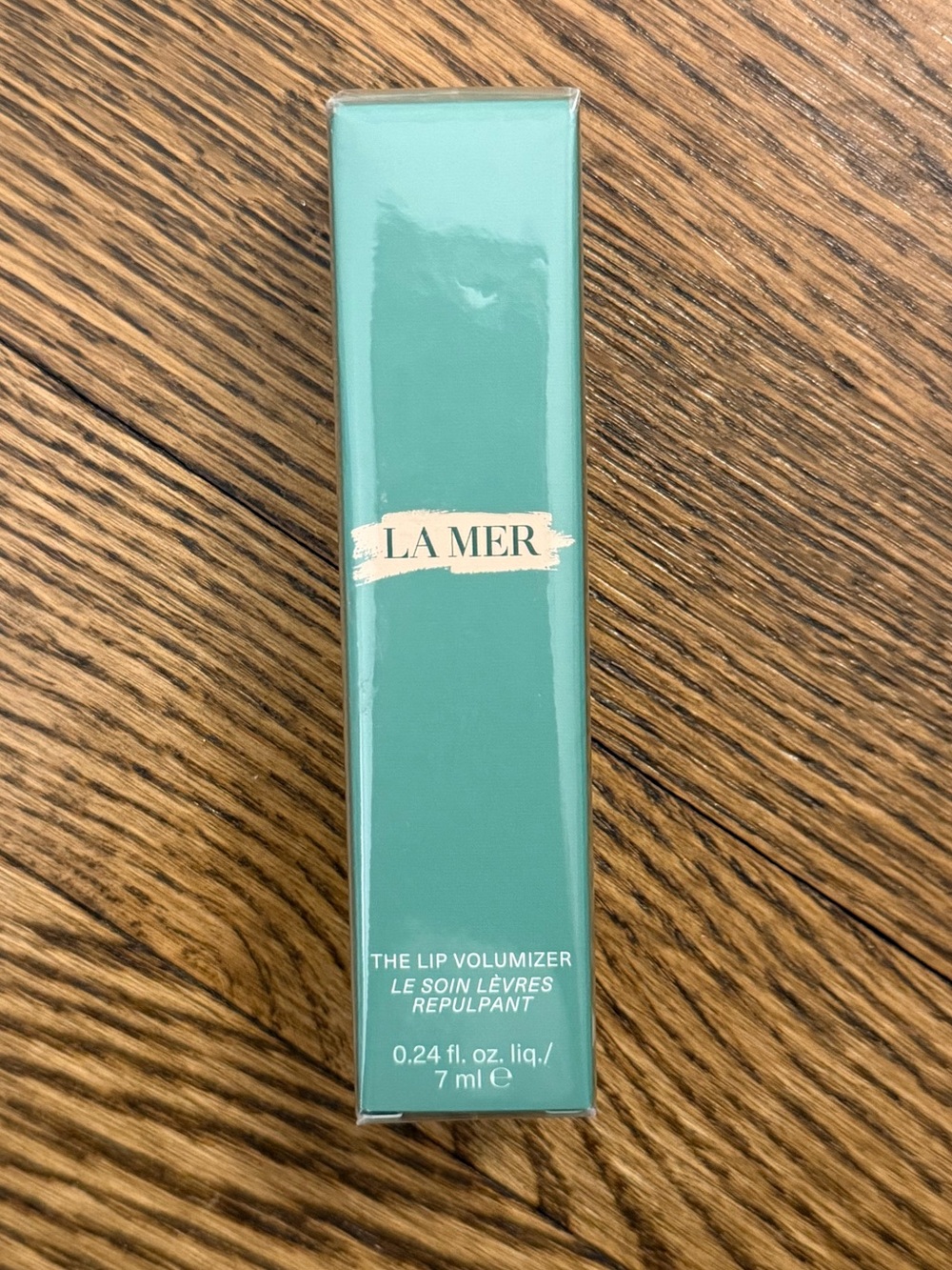 La Mer Lip Volumizer in Teal Green Packaging